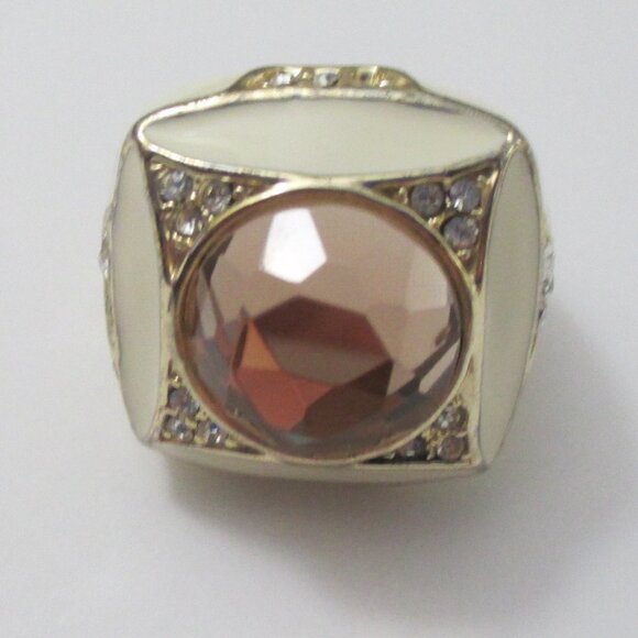 Vintage Cream and Gold Ring with Pink Gemstone - Picture 8 of 8